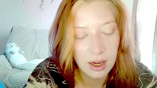 Snapshot of earn_my_lily chatting on 04/23/26, 07:15 earn my lily online show from 04/23/26, 07:15