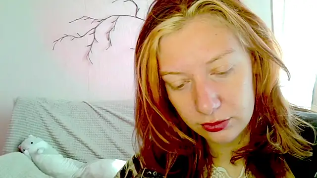 Snapshot of earn_my_lily chatting on 04/21/26, 07:15 earn my lily online show from 04/21/26, 07:15