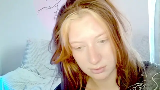 Snapshot of earn_my_lily chatting on 04/23/26, 12:29 earn my lily online show from 04/23/26, 12:29