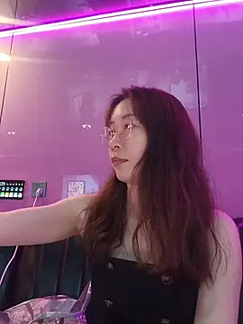 Snapshot of bingbing-521 chatting on 04/15/26, 02:43 bingbing-521 online show from 04/15/26, 02:43