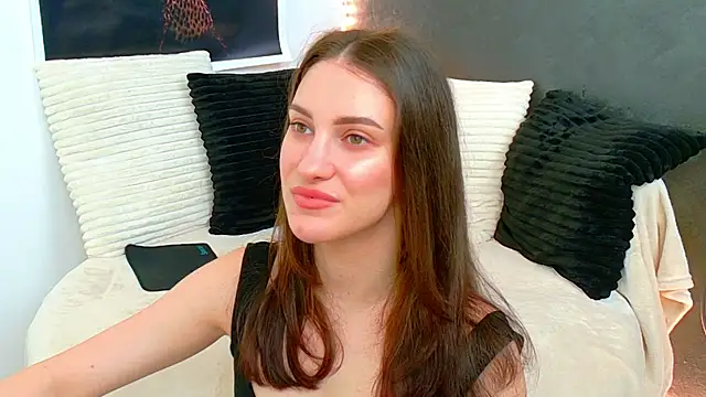 Snapshot of Amira_a chatting on 06/03/26, 04:24 Amira a online show from 06/03/26, 04:24