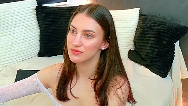 Amira a online show from 05/28/26, 04:20