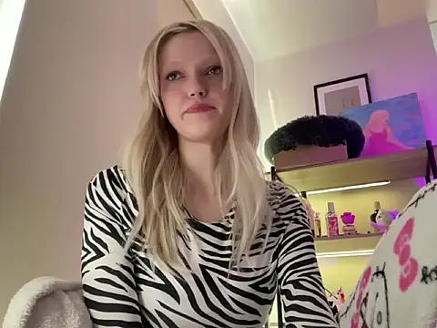 StellinaLuna online show from 04/14/26, 04:01