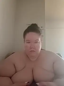 Snapshot of hisalphaqueen27 chatting on 04/12/26, 04:43 hisalphaqueen27 online show from 04/12/26, 04:43