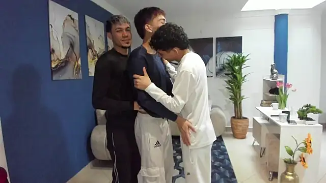 Snapshot of Theguys-passion chatting on 04/16/26, 09:39 Theguys-passion online show from 04/16/26, 09:39