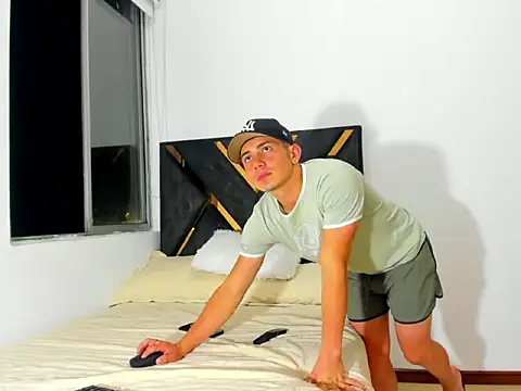 Snapshot of John_Hot6 chatting on 04/06/26, 01:12 John Hot6 online show from 04/06/26, 01:12