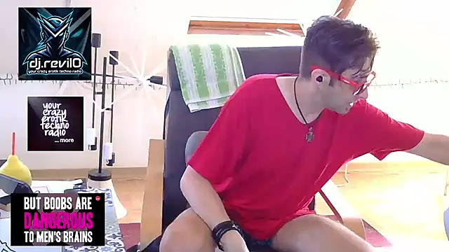 Snapshot of OllyFummler chatting on 05/31/26, 07:36 OllyFummler online show from 05/31/26, 07:36