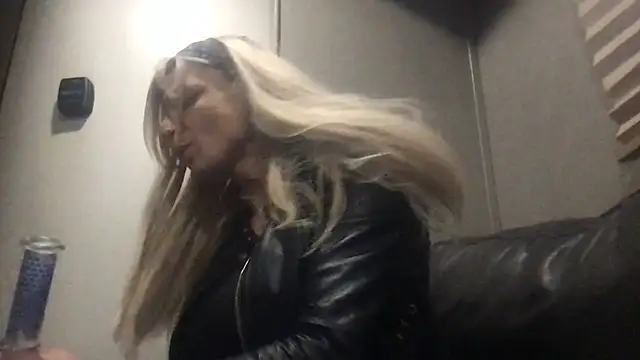 GypsiiCornel online show from 04/15/26, 08:53