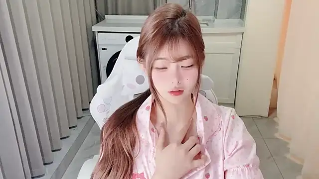 Snapshot of xiaoyugan_cute chatting on 06/14/26, 03:24 xiaoyugan cute online show from 06/14/26, 03:24