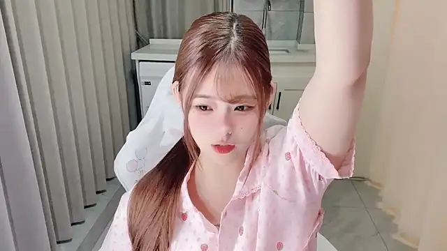 Snapshot of xiaoyugan_cute chatting on 06/18/26, 03:28 xiaoyugan cute online show from 06/18/26, 03:28