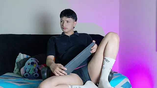 Snapshot of SaNti_ll chatting on 06/20/26, 12:43 SaNti ll online show from 06/20/26, 12:43