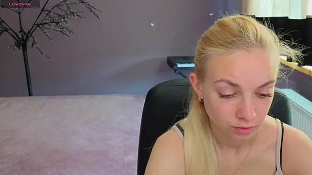 Snapshot of SonnySofia chatting on 05/18/26, 05:45 SonnySofia online show from 05/18/26, 05:45