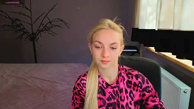 Snapshot of SonnySofia chatting on 05/05/26, 05:54 SonnySofia online show from 05/05/26, 05:54