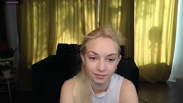 Snapshot of SonnySofia chatting on 05/06/26, 05:33 SonnySofia online show from 05/06/26, 05:33