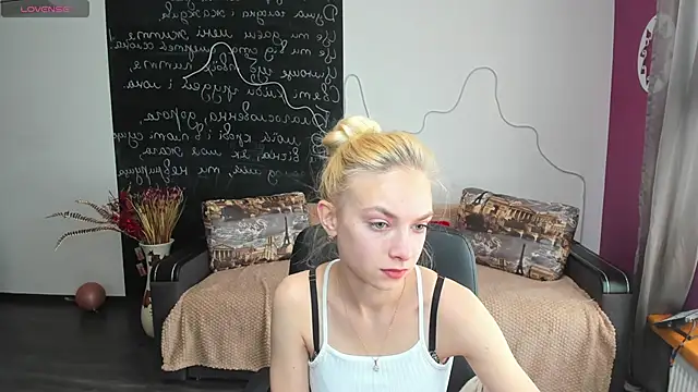 Snapshot of SonnySofia chatting on 05/29/26, 05:35 SonnySofia online show from 05/29/26, 05:35