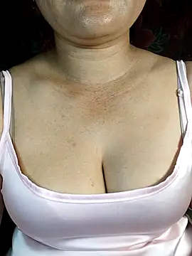 Snapshot of saya_006 chatting on 04/14/26, 01:10 saya 006 online show from 04/14/26, 01:10