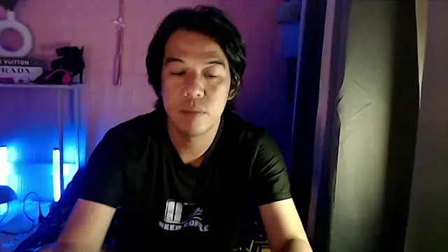 Snapshot of akiramoore chatting on 05/31/26, 05:13 akiramoore online show from 05/31/26, 05:13