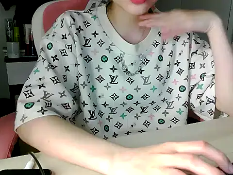 lucienguyen online show from 05/18/26, 06:12