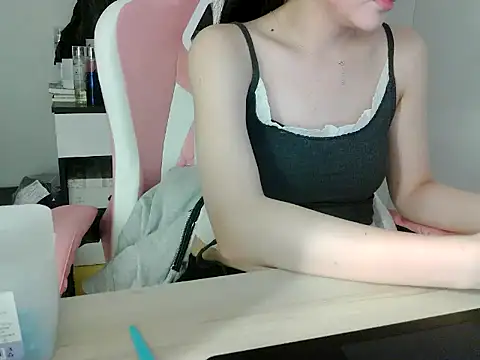 lucienguyen online show from 05/17/26, 04:23