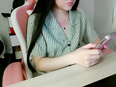 lucienguyen online show from 04/18/26, 05:48