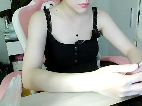 lucienguyen online show from 04/10/26, 02:51