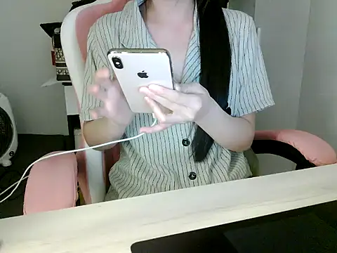 Snapshot of lucienguyen chatting on 07/13/26, 06:18 lucienguyen online show from 07/13/26, 06:18