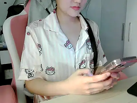 lucienguyen online show from 05/14/26, 06:05