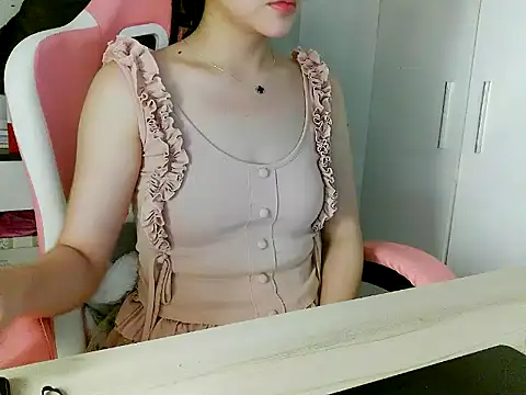 lucienguyen online show from 04/28/26, 04:44