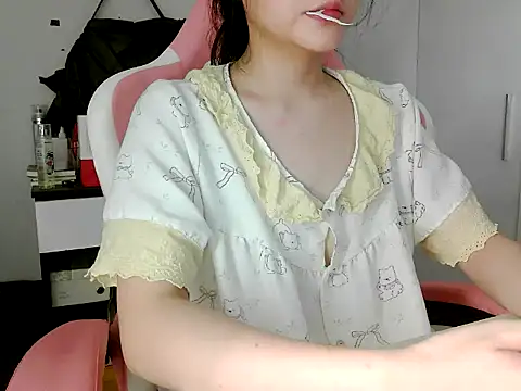 lucienguyen online show from 05/12/26, 06:03
