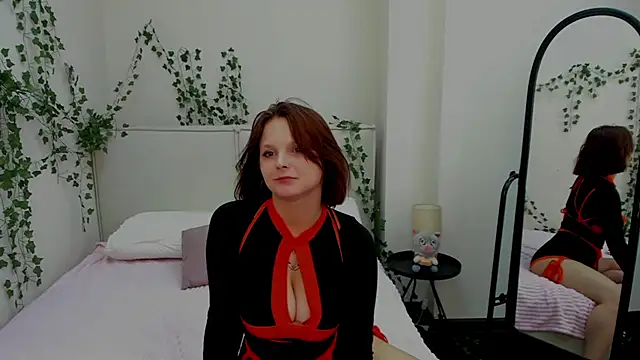 Snapshot of Charlotte_Stee chatting on 07/02/26, 03:23 Charlotte Stee online show from 07/02/26, 03:23