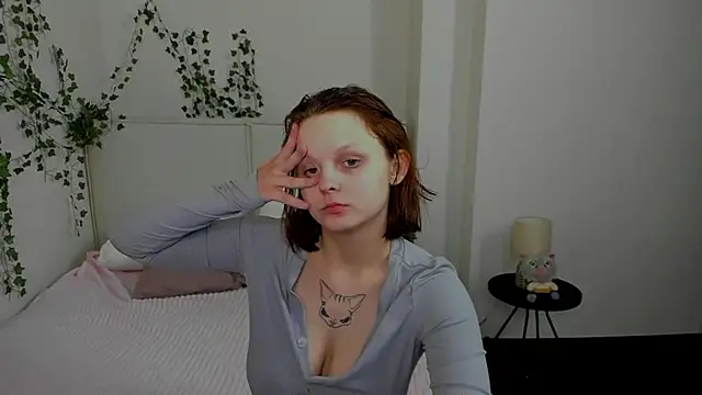 Snapshot of Charlotte_Stee chatting on 07/06/26, 02:40 Charlotte Stee online show from 07/06/26, 02:40