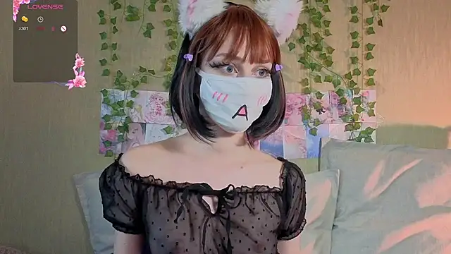 LunaNyanmi online show from 05/18/26, 02:22