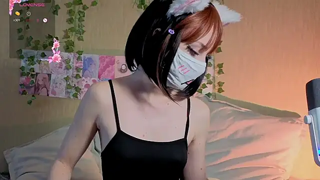 LunaNyanmi online show from 05/13/26, 02:35