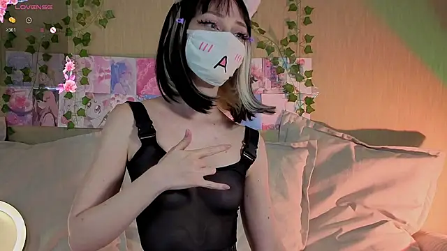 LunaNyanmi online show from 04/29/26, 09:24