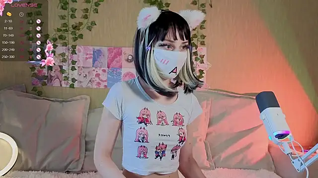 LunaNyanmi online show from 04/18/26, 09:33