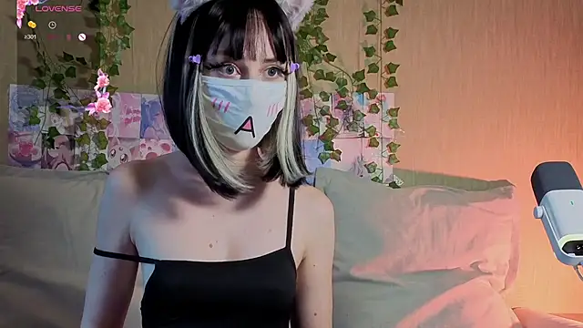 LunaNyanmi online show from 05/30/26, 12:22