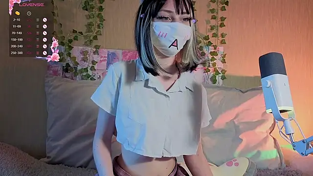 Snapshot of LunaNyanmi chatting on 06/06/26, 01:49 LunaNyanmi online show from 06/06/26, 01:49