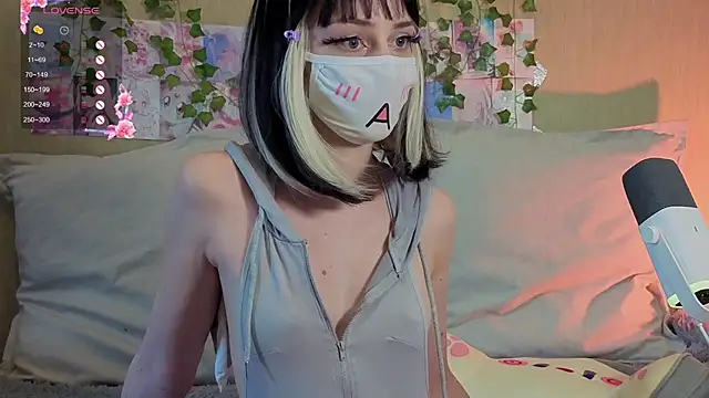 Snapshot of LunaNyanmi chatting on 05/31/26, 01:17 LunaNyanmi online show from 05/31/26, 01:17