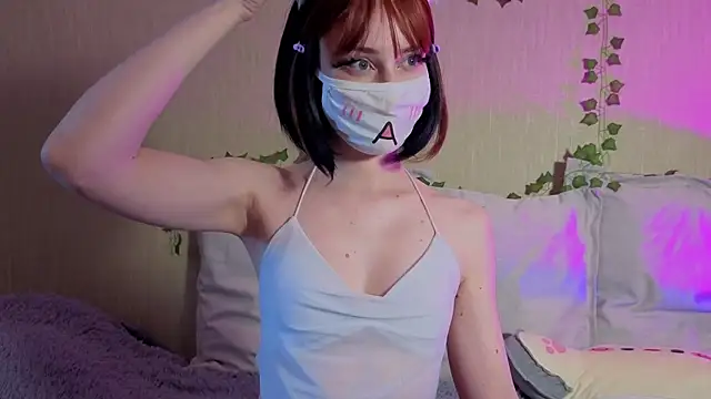 Snapshot of LunaNyanmi chatting on 06/15/26, 01:22 LunaNyanmi online show from 06/15/26, 01:22