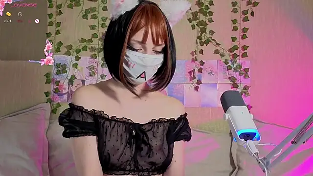 LunaNyanmi online show from 04/14/26, 06:35