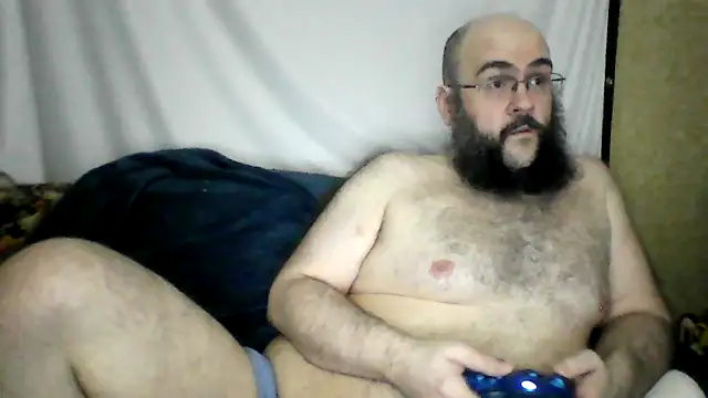 Snapshot of BriTheTopBear chatting on 04/28/26, 02:27 BriTheTopBear online show from 04/28/26, 02:27