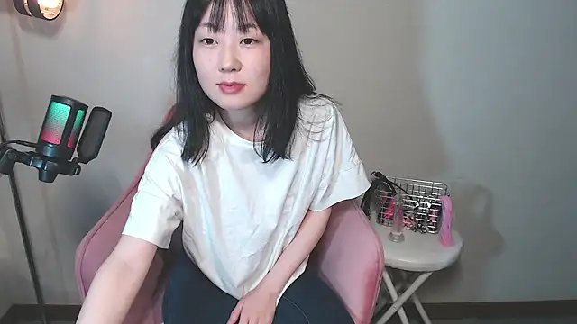Miachan 01 online show from 05/18/26, 12:55
