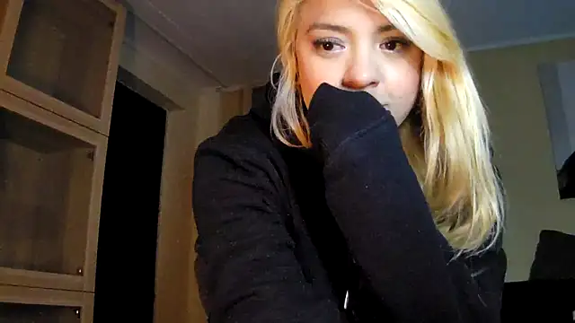 Snapshot of SilvyDiamond chatting on 05/14/26, 09:45 SilvyDiamond online show from 05/14/26, 09:45
