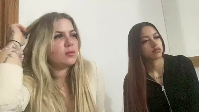 Snapshot of sophiehot69 chatting on 04/16/26, 08:09 sophiehot69 online show from 04/16/26, 08:09