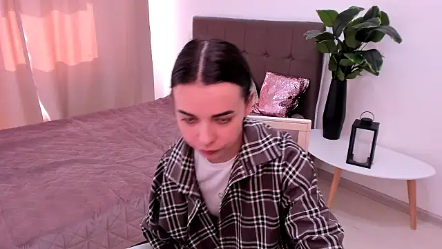 Little Ami  online show from 04/15/26, 01:26