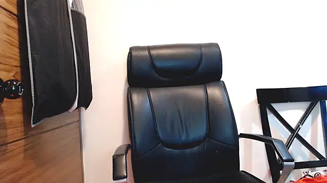 Snapshot of chatting on 04/14/26, 04:34 online show from 04/14/26, 04:34