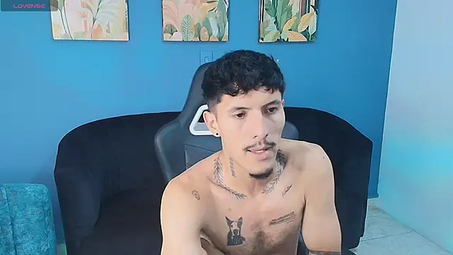 Snapshot of ALEXXXTREM69 chatting on 04/09/26, 12:11 ALEXXXTREM69 online show from 04/09/26, 12:11