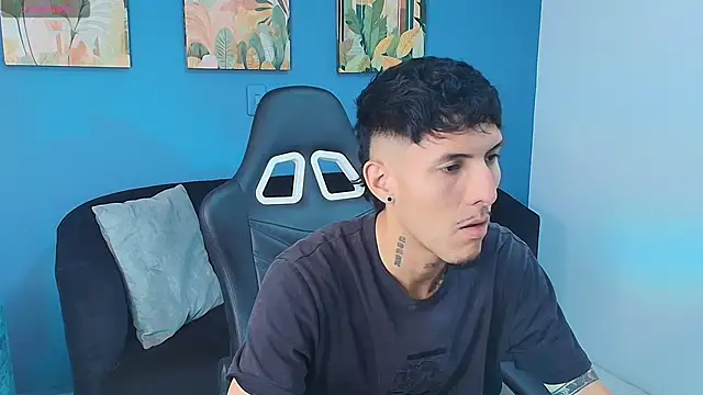 Snapshot of ALEXXXTREM69 chatting on 04/10/26, 12:23 ALEXXXTREM69 online show from 04/10/26, 12:23