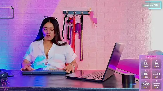 Bdsm Kiara online show from 04/08/26, 01:56