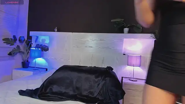 angelina hilton online show from 07/04/26, 11:49